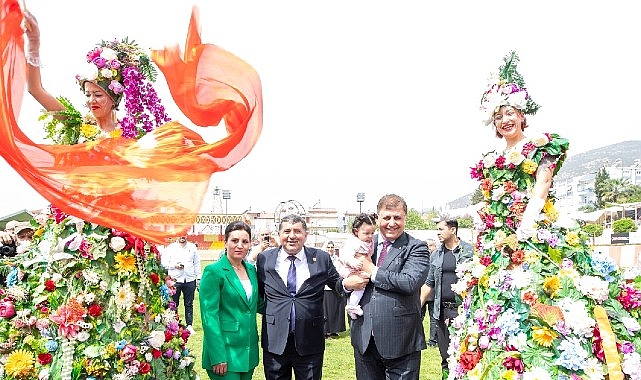 İzmir’in geleneksel festivaliyle Bayındır’da yine çiçekler açtı “Bize üretmek yakışıyor”