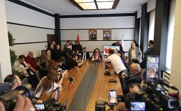 Nevşehir Belediye Başkanı Rasim Arı, “Bu şehirde siyasetçisi de, bürokratı da, devlet görevlisi de, farklı siyasi partilere mensupları da herkes yüzde 53’e saygı duymak zorunda