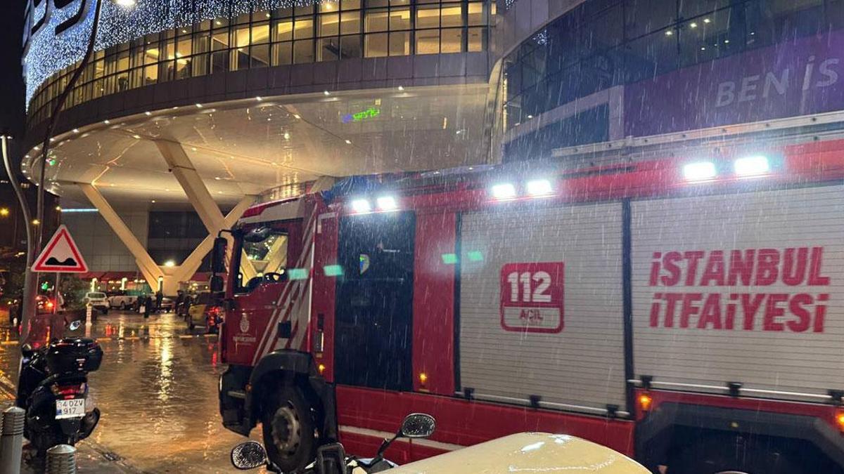 SON DAKİKA HABERİ: Üsküdar’da AVM’de korkutan yangın