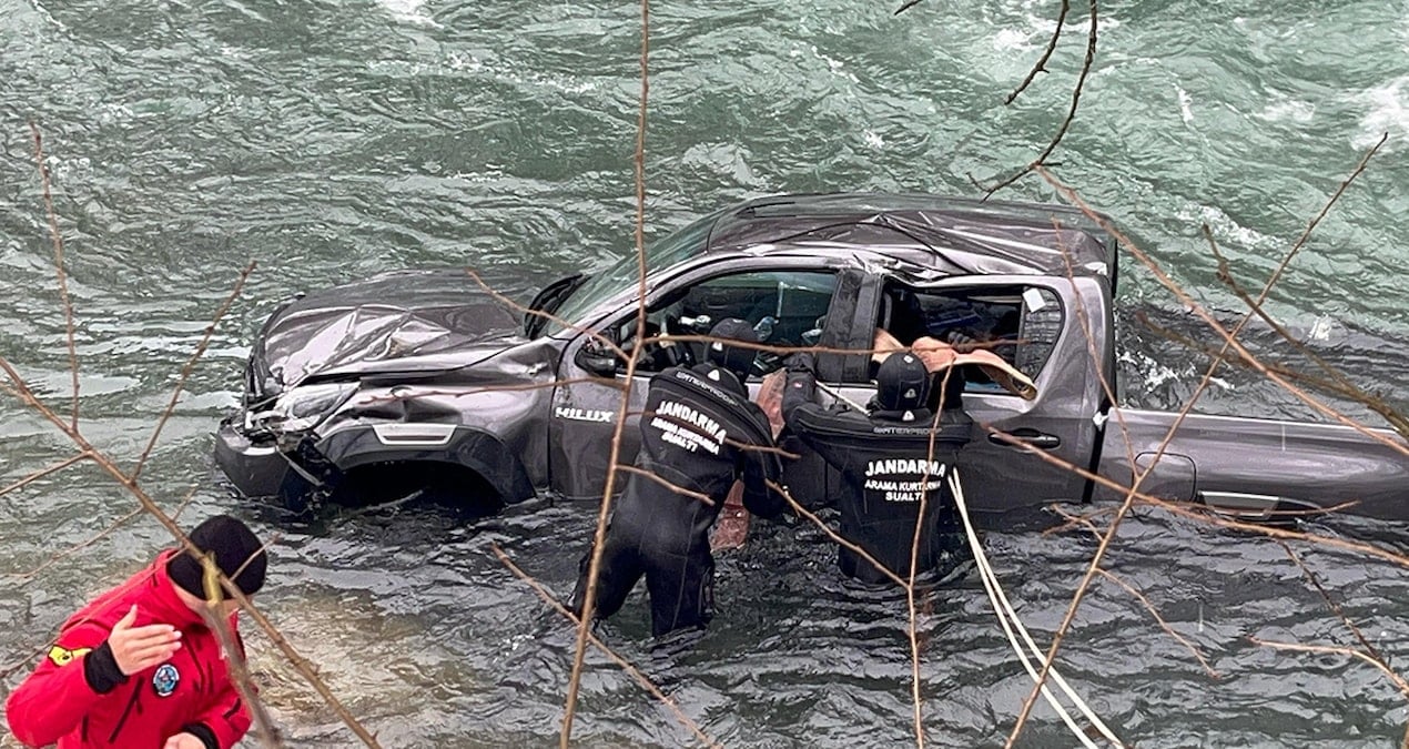 Tunceli’de kamyonet Munzur Nehri’ne uçtu: 1 yaralı