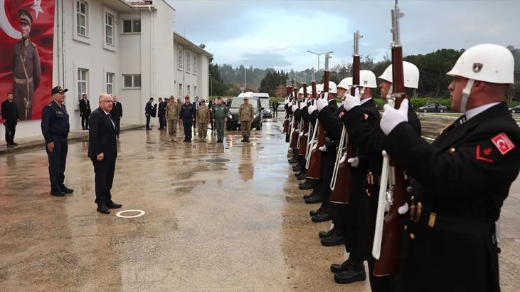 Bakan Güler ve kuvvet komutanlarından Çanakkale’de Barbaros Şehitliği’ne ziyaret